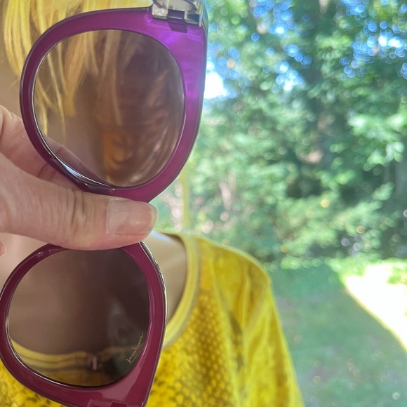 Salvatore Ferragamo Pink Sunglasses Modern Full-Rim Design - Picture 4 of 8